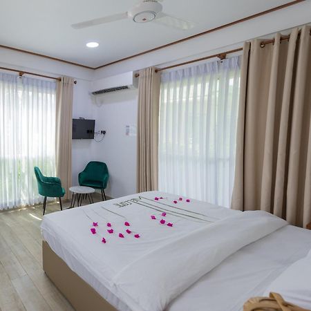 Hotel Nihaali Maldives Kudarikilu Esterno foto